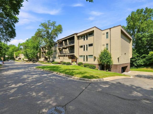 12600 Parkwood Drive Unit 308 Burnsville MN 55337 - MLS# 7109707