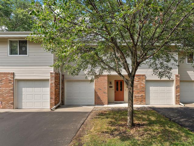 17587 Pond Circle Eden Prairie MN 55346 - MLS# 7110516