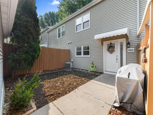 6684 Gretchen Lane N Saint Paul MN 55128 - MLS# 7110878