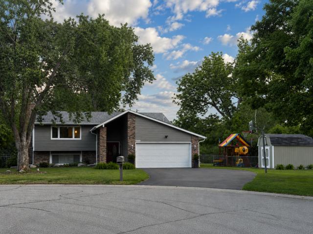 3856 Cinnabar Drive Eagan MN 55122 - MLS# 7110999