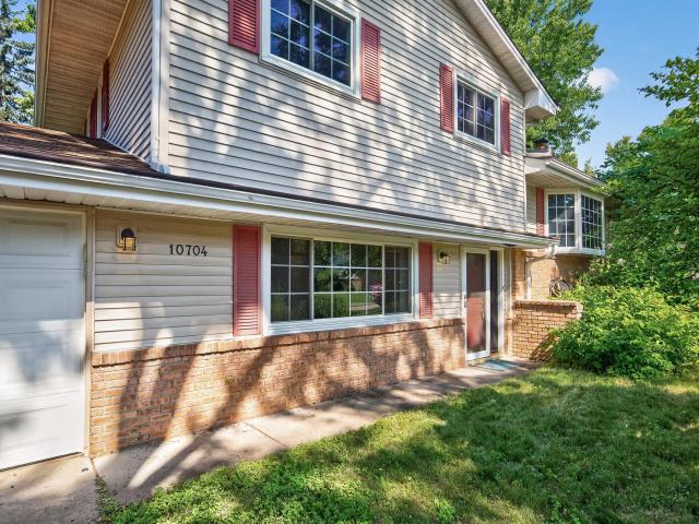 10704 Prescott Court Burnsville MN 55337 - MLS# 7112371