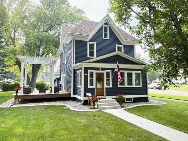 1527 Ford Avenue N Glencoe MN 55336 - MLS# 7112404