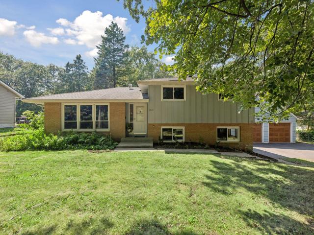 3535 Rustic Place Shoreview MN 55126 - MLS# 7112506