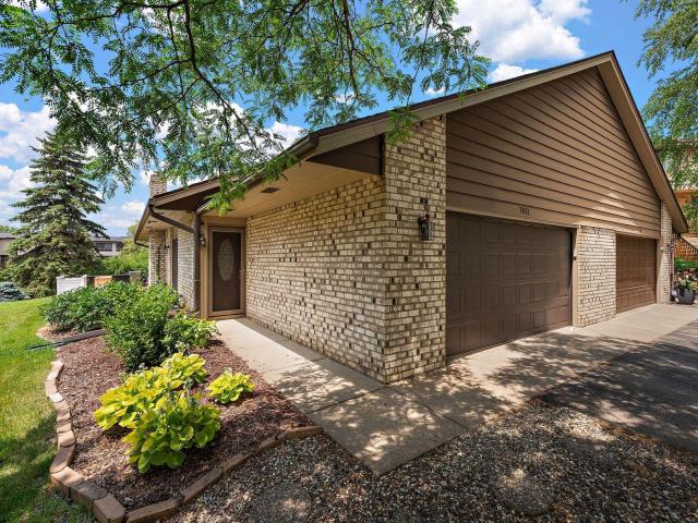 7051 Robinwood Trail Woodbury MN 55125 - MLS# 7112556