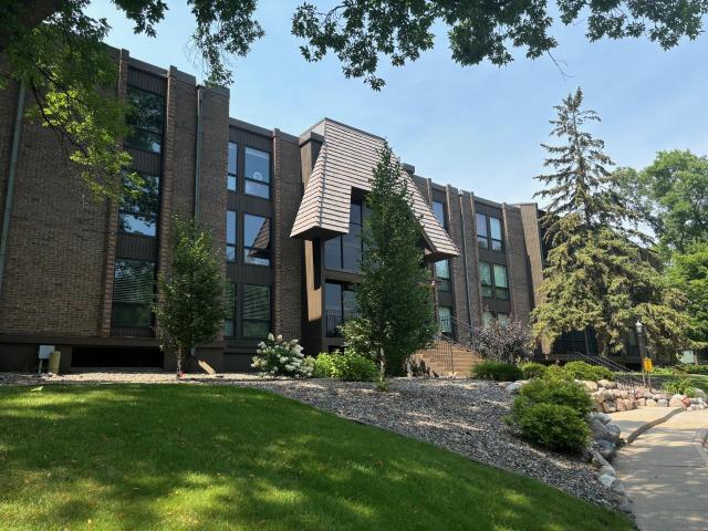 6075 Lincoln Drive Unit 201 Hopkins MN 55436 - MLS# 7112913