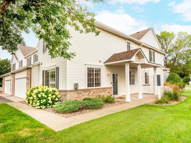 11011 Oak Grove Circle Unit B Woodbury MN 55129 - MLS# 7113167