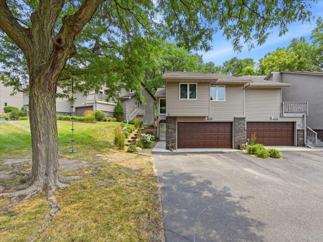674 Dorland Road S Maplewood MN 55119 - MLS# 7113276