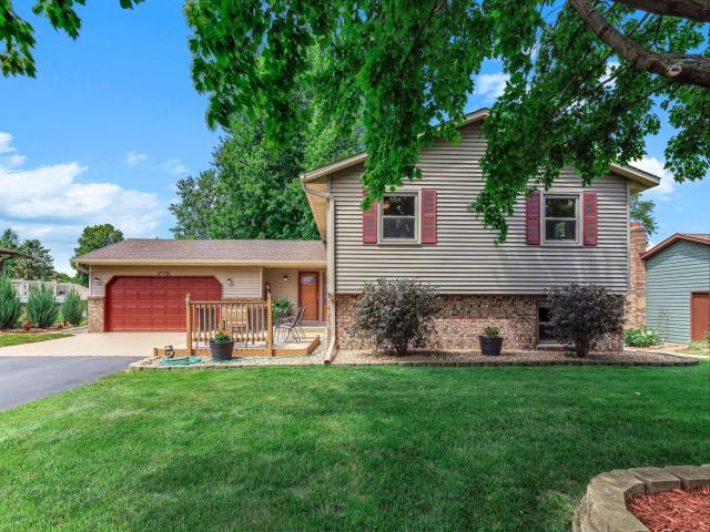 4261 Dunrovin Lane Eagan MN 55123 - MLS# 7114269