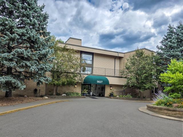 5627 Green Circle Drive Unit 121 Minnetonka MN 55343 - MLS# 7114414