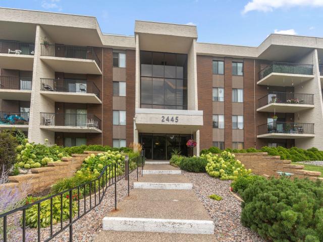 2445 Londin Lane E Unit 202 Maplewood MN 55119 - MLS# 7114491