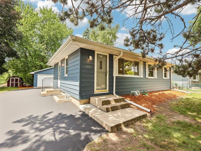 1625 Flag Avenue N Golden Valley MN 55427 - MLS# 7114707
