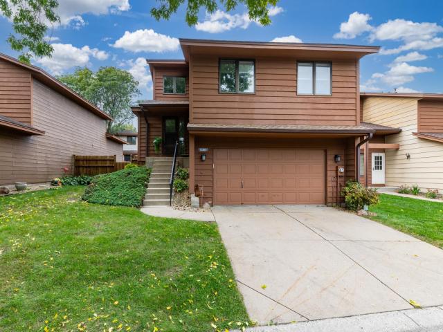 5361 Emerald Way Apple Valley MN 55124 - MLS# 7115435