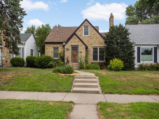 2135 Pinehurst Avenue Saint Paul MN 55116 - MLS# 7116345
