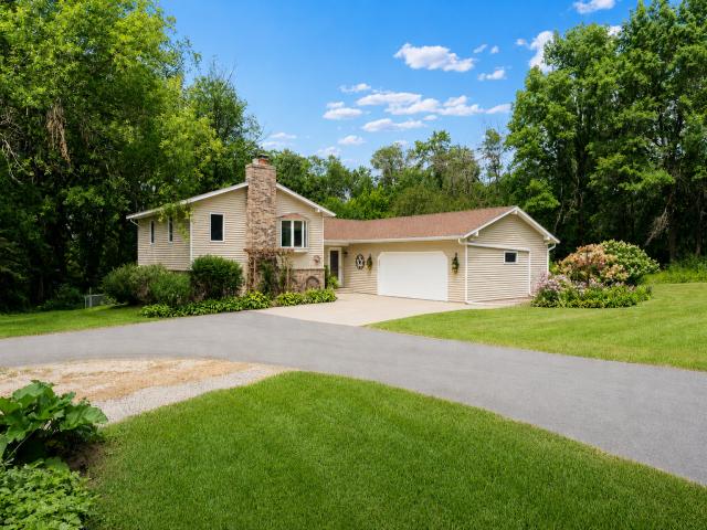 1709 60th Avenue SE Rochester MN 55904 - MLS# 7116826