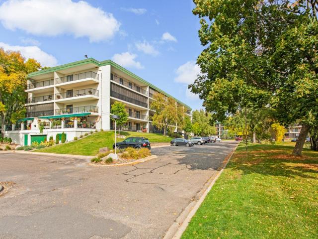 10521 Cedar Lake Road Unit 519 Minnetonka MN 55305 - MLS# 7116942