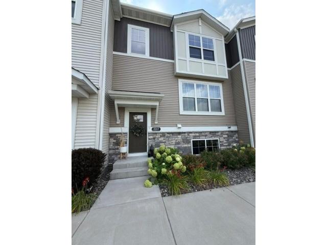 2217 Gateway Curve North Saint Paul MN 55109 - MLS# 7116975