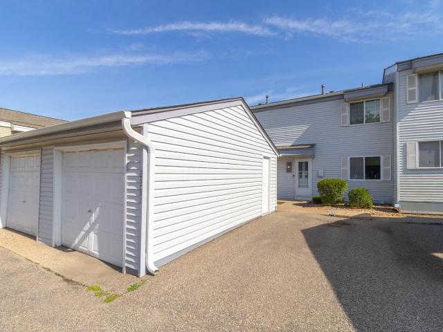 2281 Pond Avenue E Unit 10 Maplewood MN 55119 - MLS# 7117405