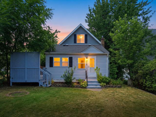 724 1st Avenue NW Saint Paul MN 55112 - MLS# 7117907