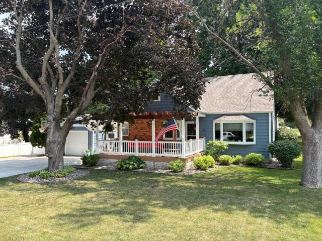 1221 S Grove Avenue Owatonna MN 55060 - MLS# 7117974
