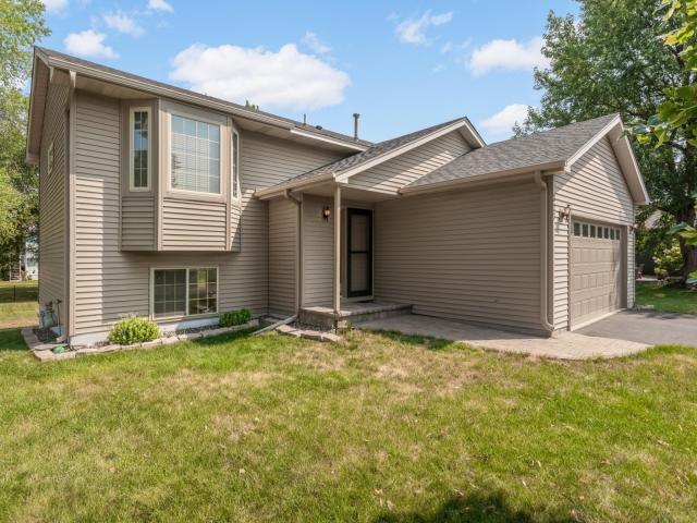 827 114th Avenue NE Blaine MN 55434 - MLS# 7118867