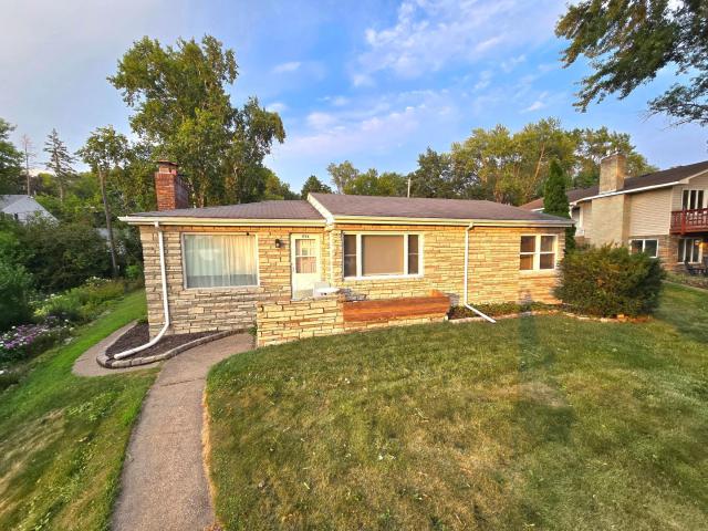 1736 E Shore Drive Maplewood MN 55109 - MLS# 7121092