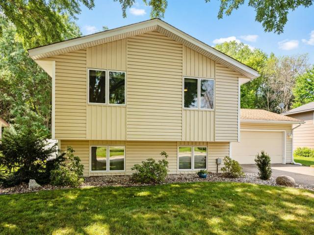 717 Dresden Drive Chaska MN 55318 - MLS# 7121236