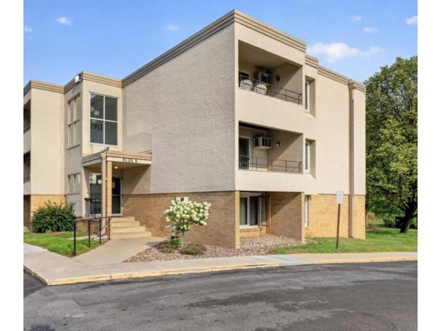1911 Viking Drive NW Unit 17 Rochester MN 55901 - MLS# 7121635