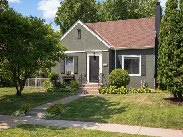 935 Iowa Avenue W Saint Paul MN 55117 - MLS# 7121658