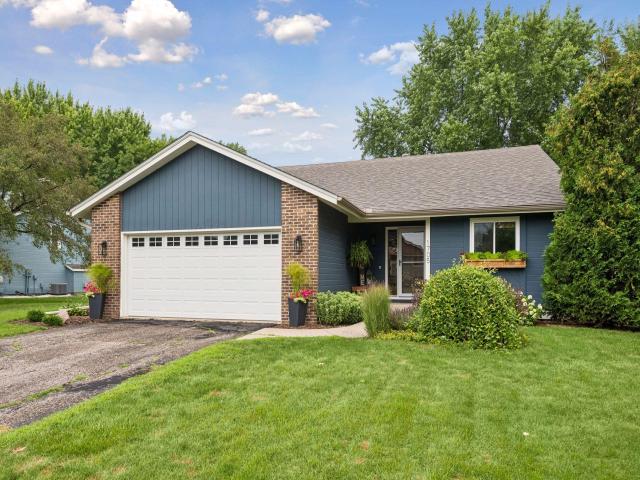 1705 White Oak Drive Chaska MN 55318 - MLS# 7121758