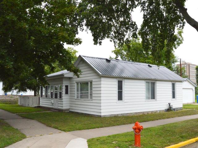574 Wilson Street Winona MN 55987 - MLS# 7122198