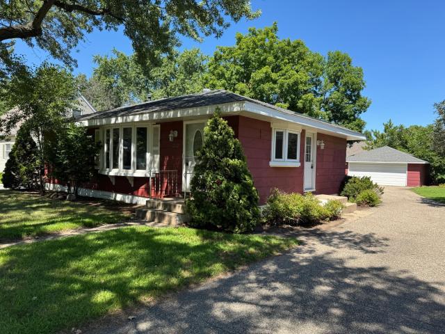 1212 Sugar Lane Chaska MN 55318 - MLS# 7122277