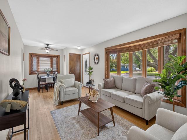 1212 Sugar Lane Chaska MN 55318 - MLS# 7122277