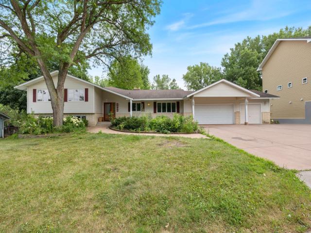 2305 Skyline Drive S Burnsville MN 55337 - MLS# 7122595