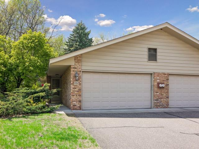 9701 Cimarron Trail Hopkins MN 55305 - MLS# 7123103
