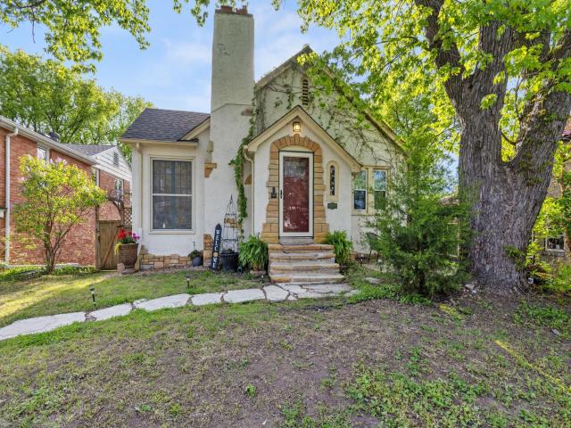 1136 Xerxes Avenue S Minneapolis MN 55405 - MLS# 7123442