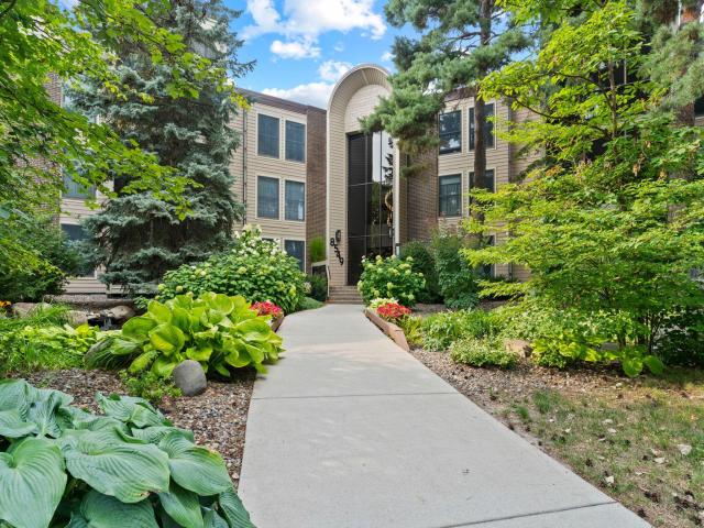 8549 Irwin Road Unit 126 Bloomington MN 55437 - MLS# 7123533