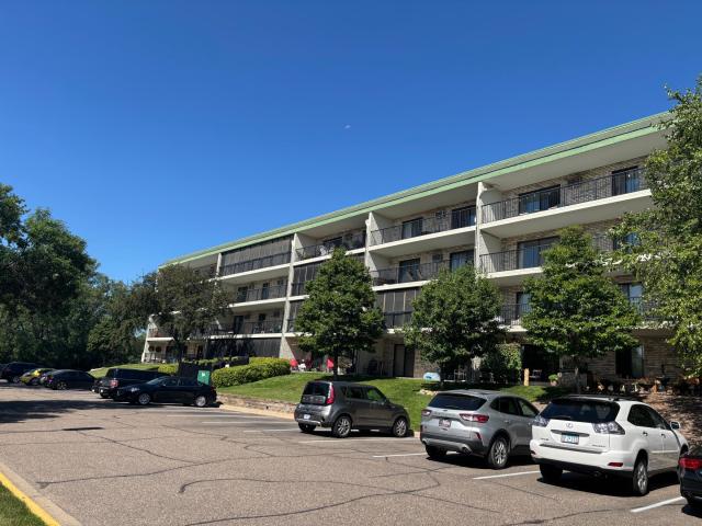 10521 Cedar Lake Road Unit 411 Minnetonka MN 55305 - MLS# 7124073