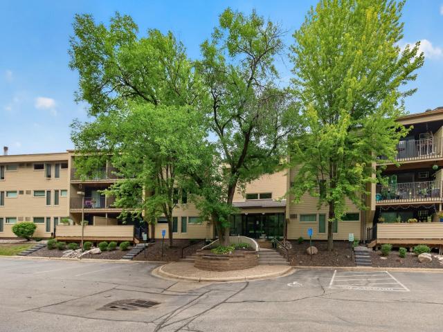 12600 Parkwood Drive Unit 110 Burnsville MN 55337 - MLS# 7125144