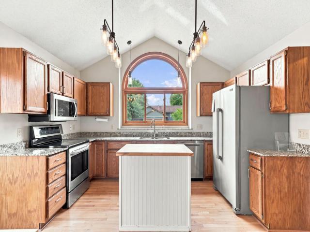 7135 Upper 157th Street W Apple Valley MN 55124 - MLS# 7125363