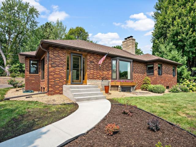2005 Kenwood Drive W Maplewood MN 55117 - MLS# 7125474