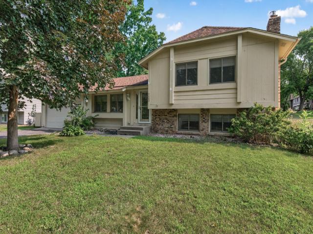 7460 Berkshire Way Maple Grove MN 55311 - MLS# 7126871