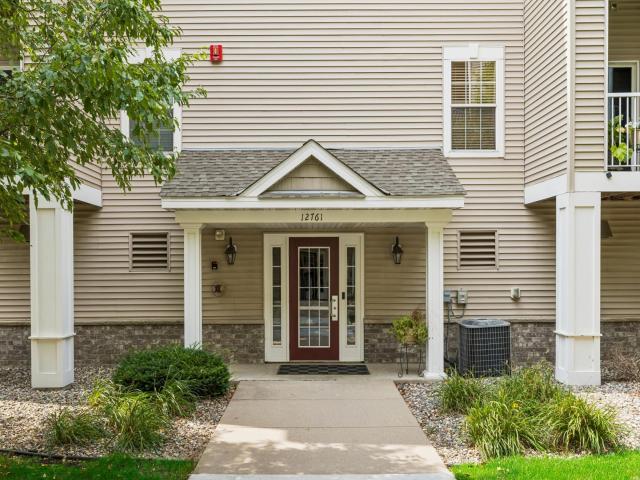 12761 Collegeview Drive Unit 207 Eden Prairie MN 55347 - MLS# 7127809