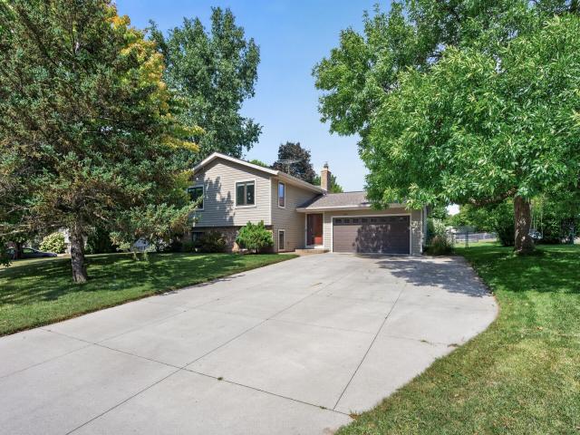 1945 Beaver Dam Court Eagan MN 55122 - MLS# 7128066