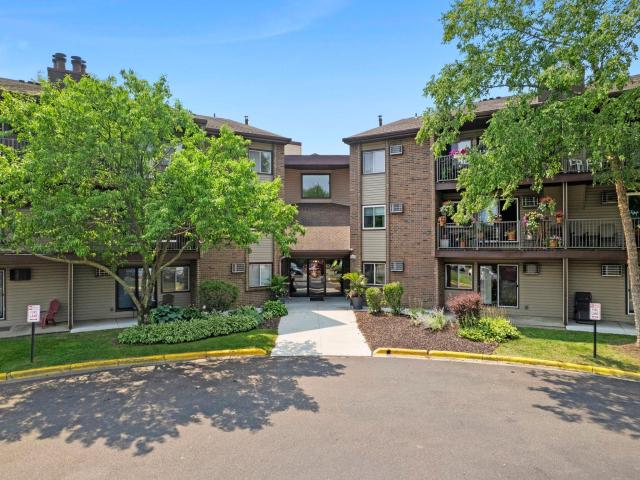 3420 Golfview Drive Unit 123 Eagan MN 55123 - MLS# 7128158