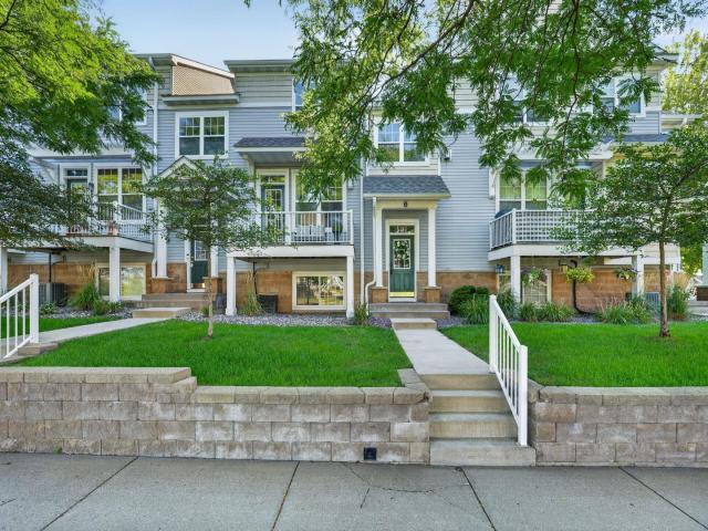 1667 Village Trail E Unit 5 Maplewood MN 55109 - MLS# 7128225