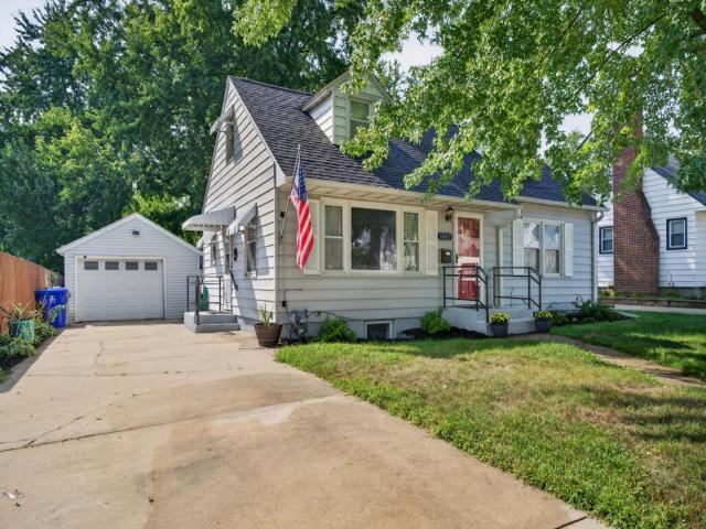 1007 11th Avenue NE Rochester MN 55906 - MLS# 7130325