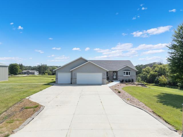 1752 60th Avenue SE Rochester MN 55904 - MLS# 7131162