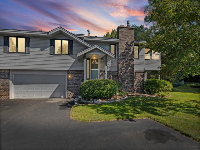 5642 Chatsworth Street N Shoreview MN 55126 - MLS# 7132212