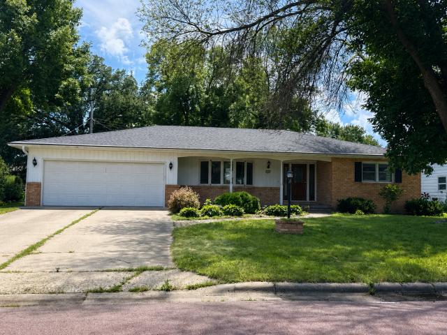 1709 Sunray Avenue Mankato MN 56001 - MLS# 7132411