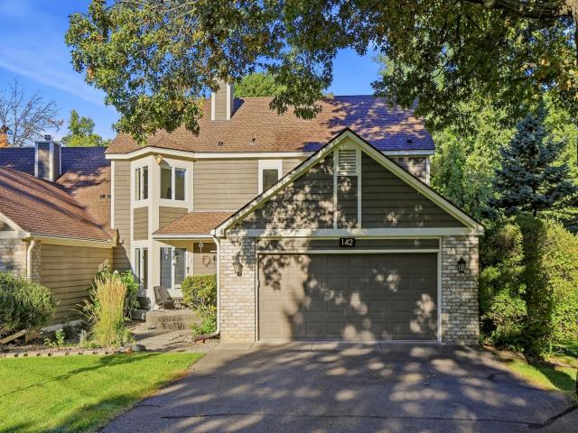 142 Wildwood Bay Drive Mahtomedi MN 55115 - MLS# 7132661
